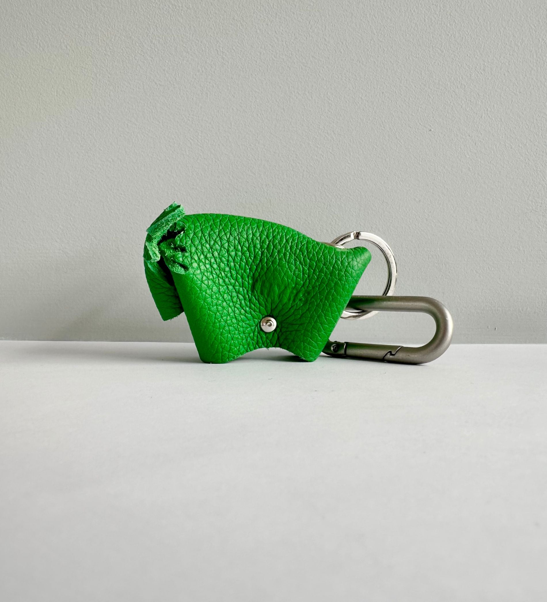 Bijou de sac élan | Cuir upcyclé