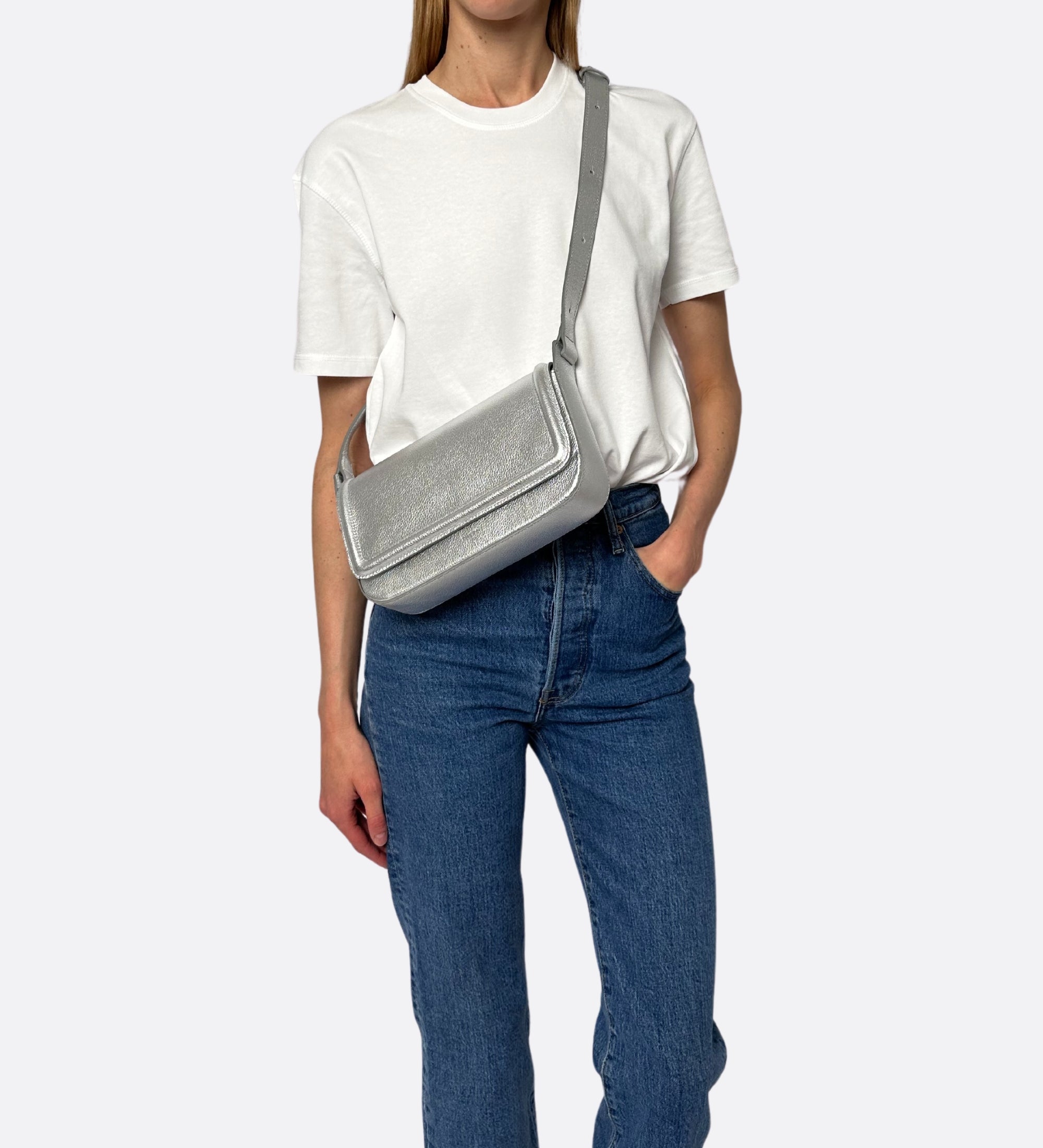 Sac Nine baguette en cuir grainé coloris argent THYRS