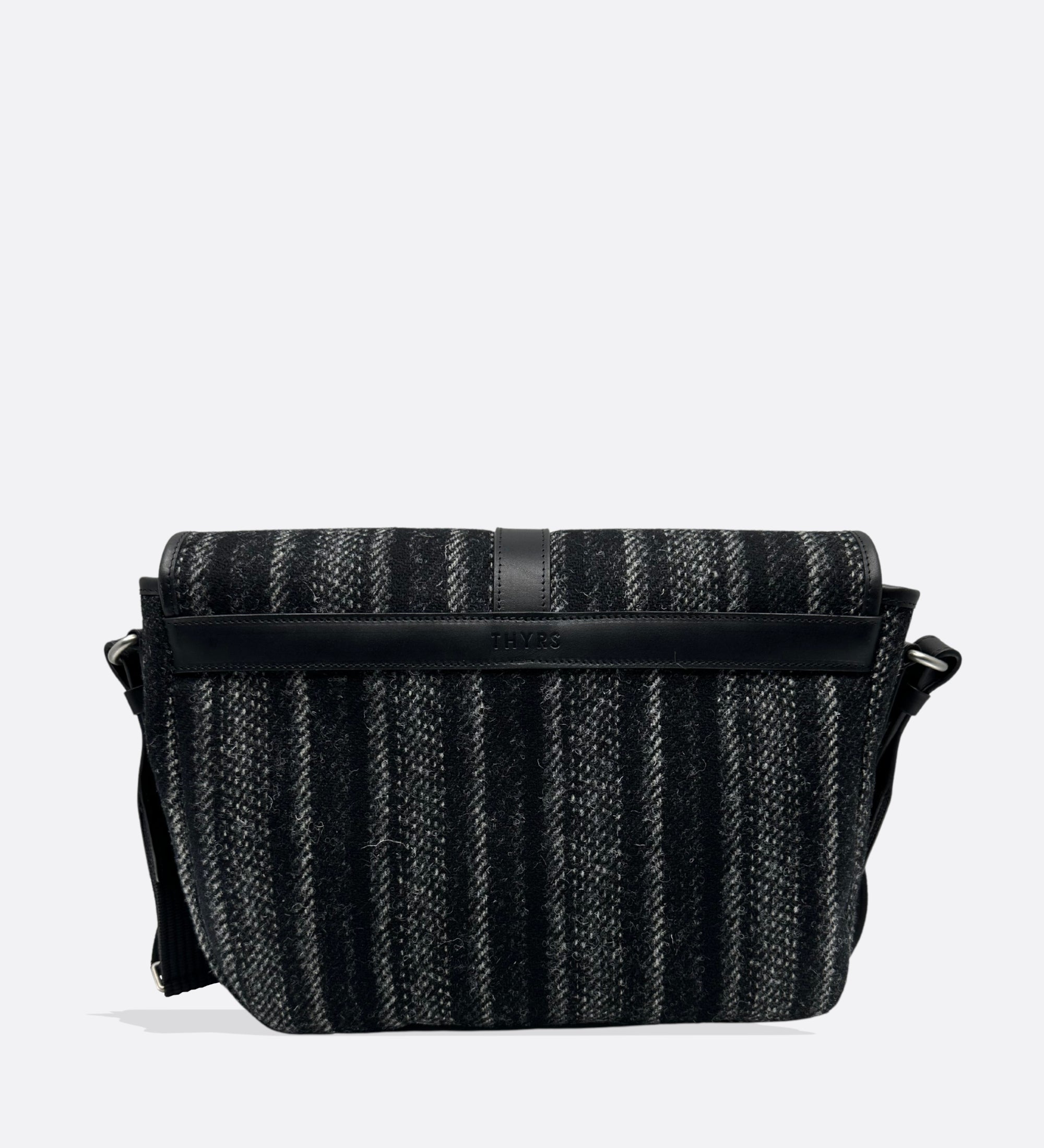 Besace tweed Harris Twill rayé noir. Taille M. Fabriqué en France.