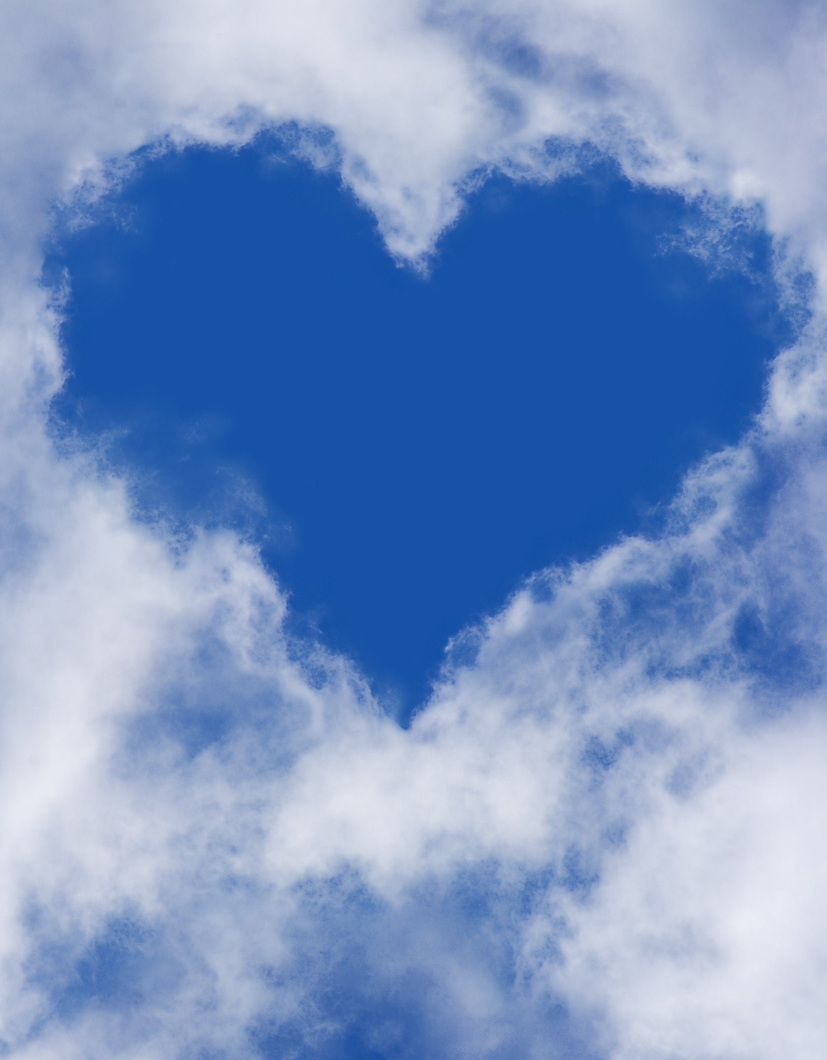 Coeur de nuages dans le ciel